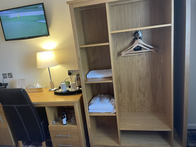 Bedroom 3, 19th Hole Hotel, Angus