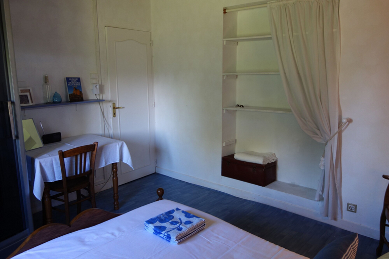 Bedroom 2, La Bretonnière Longère Picarde, Oise