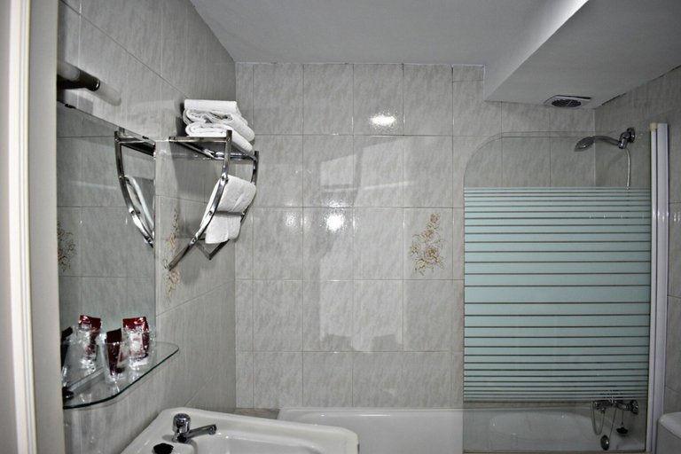 Bathroom 4, Hotel Alto Sella, Asturias