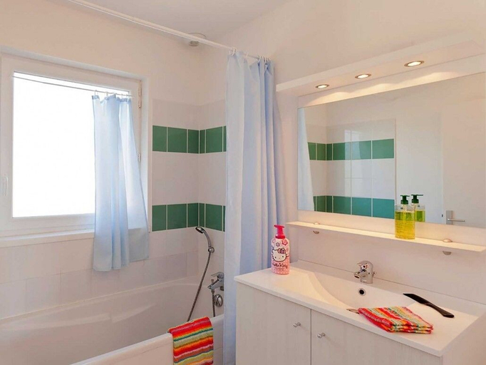 Bathroom, Laouchet le Hameau des Grands Lacs, Landes
