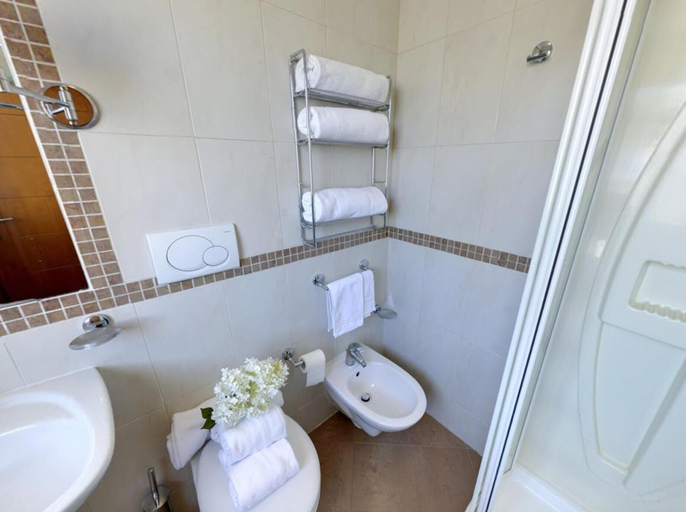 Bathroom 3, Residence Mareo, Rimini