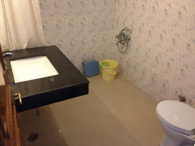 Bathroom 4, Hotel Isabel Palace, Chhatarpur