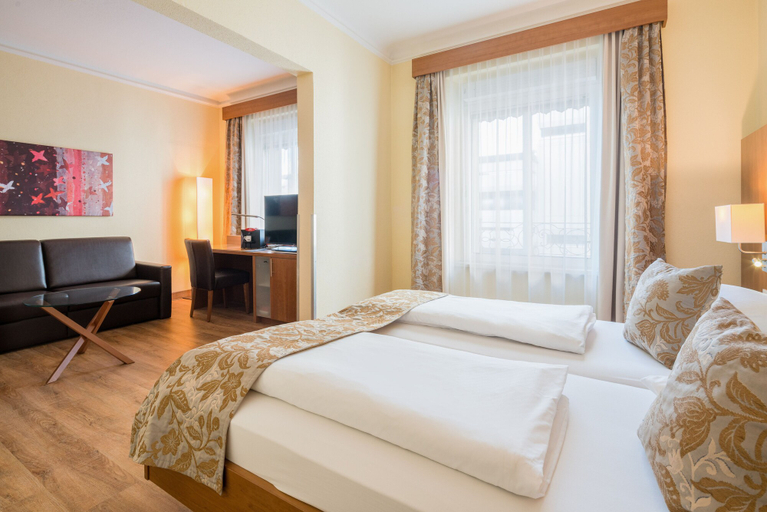 Bedroom 3, Hotel Weisses Kreuz, Bregenz