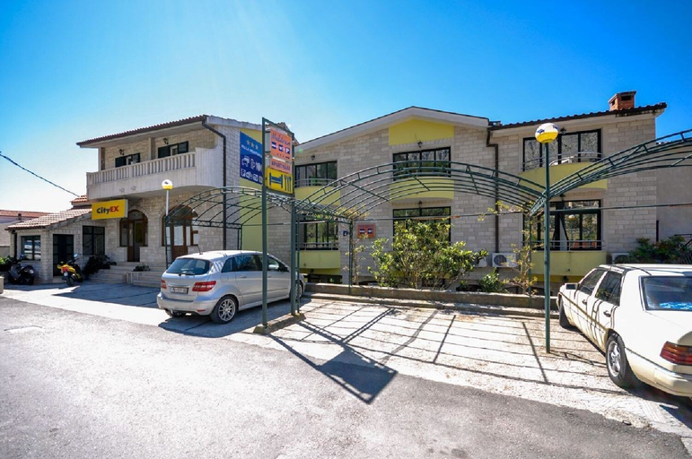 Exterior & Views 2, Apartment and Rooms Ivan, Makarska