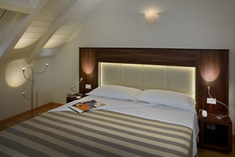 Bedroom 4, Hotel Astor, Bologna