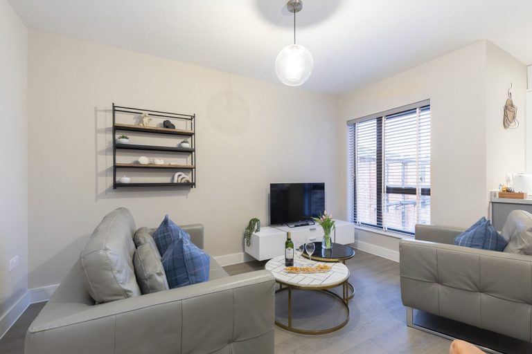 Others 5, Elliot Oliver - Chic 2 Bedroom Town Centre Apartment, Gloucestershire