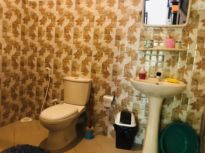 Bathroom 4, Sigiri Saman Homestay, Dambulla