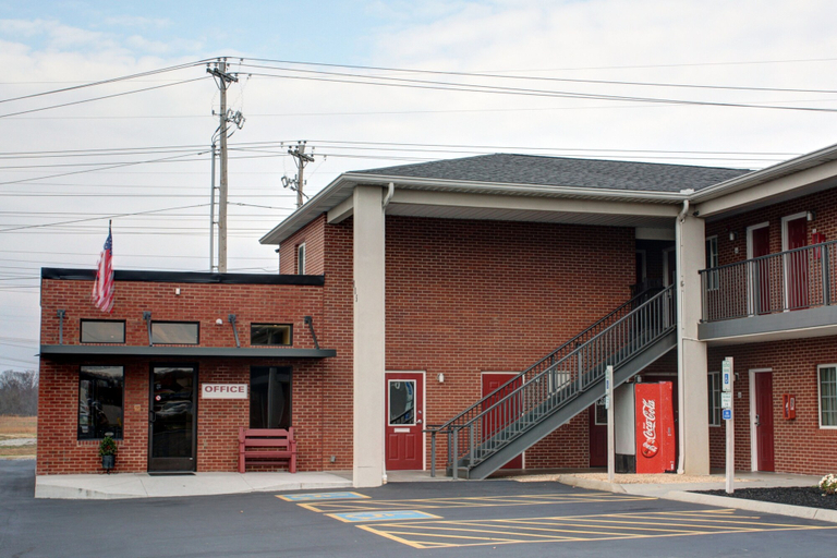 Exterior & Views 2, Luxbury Inn & Suites, Blount