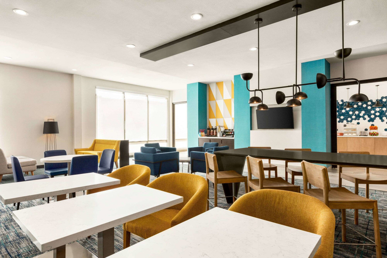Food & Drinks 5, La Quinta Inn & Suites by Wyndham Richmond-Sugarland, Fort Bend