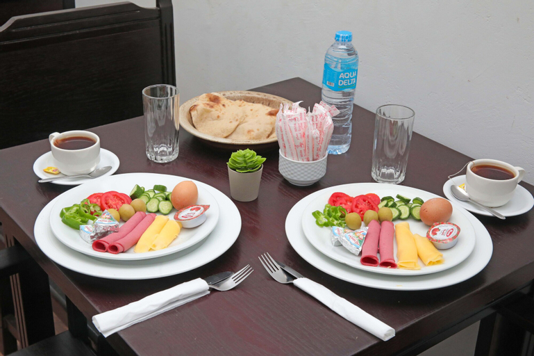 Food & Drinks, Gresham Hotel, Qasr an-Nil