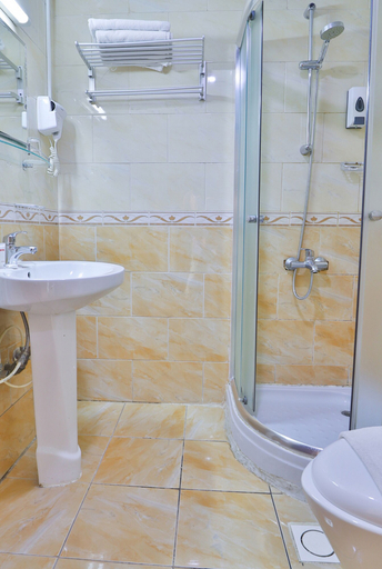 Bathroom, Crown Palace Hotel Ajman, Ajman