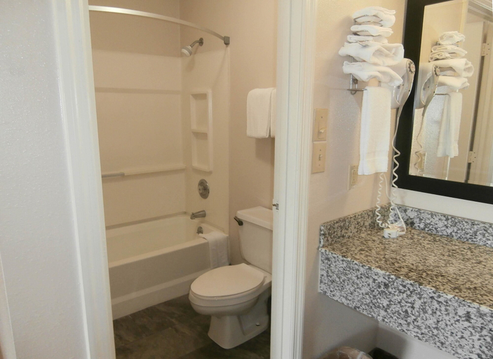 Bathroom, Americas Best Value Inn Blue Ridge, Fannin