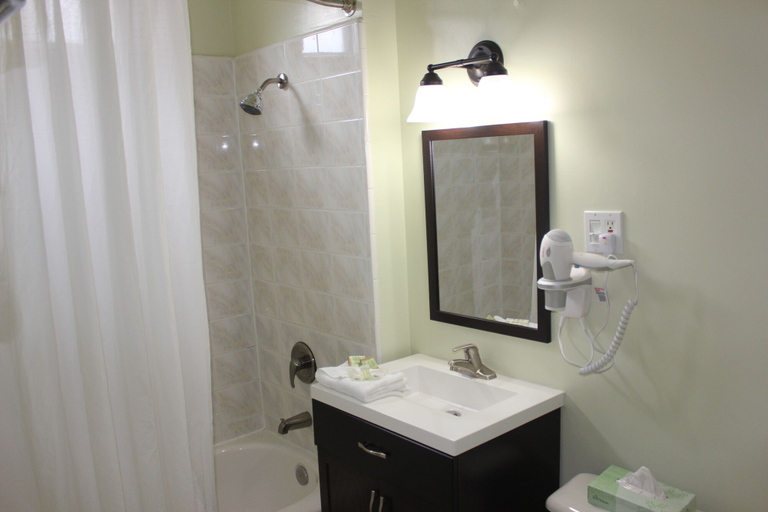 Bathroom 5, Super 8 by Wyndham San Francisco/Union Square Area, San Francisco