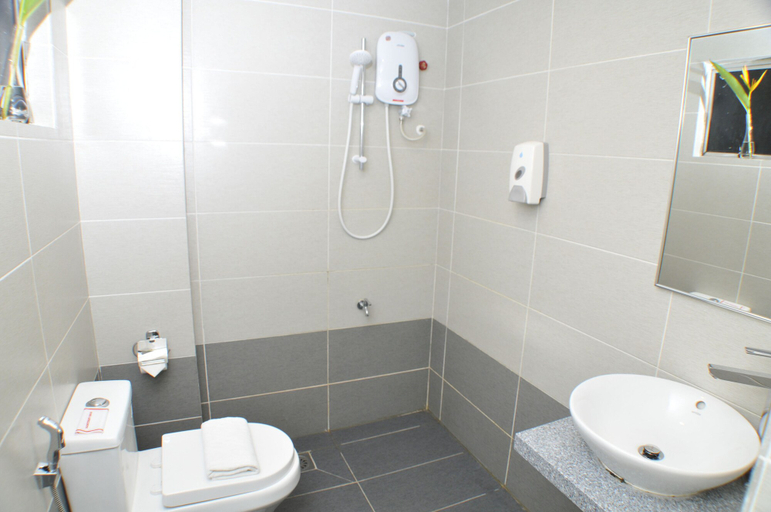 Bathroom 5, Promenade Service Apartments, Kota Kinabalu