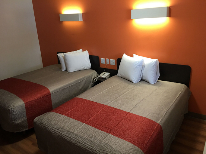 Bedroom 3, Motel 6 Greenville, SC, Greenville