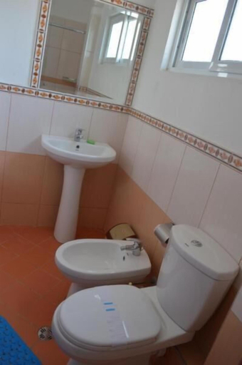 Bathroom 3, Hotel Simeone, Beratit
