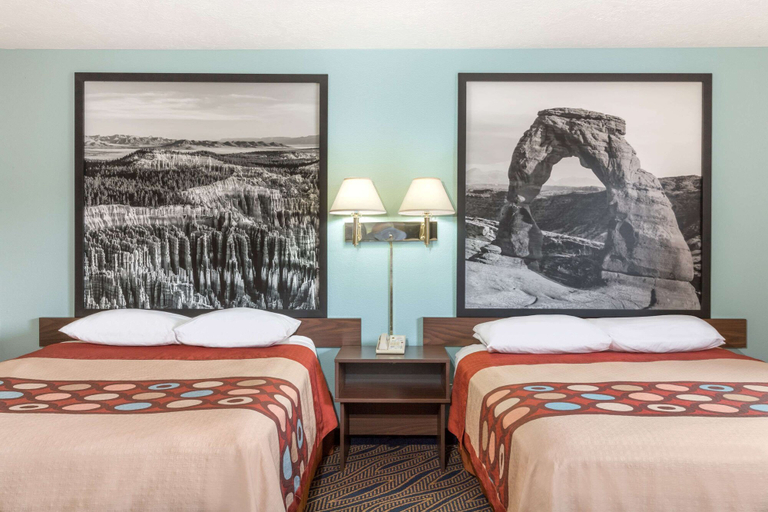 Bedroom 3, Super 8 by Wyndham Cedar City, Iron