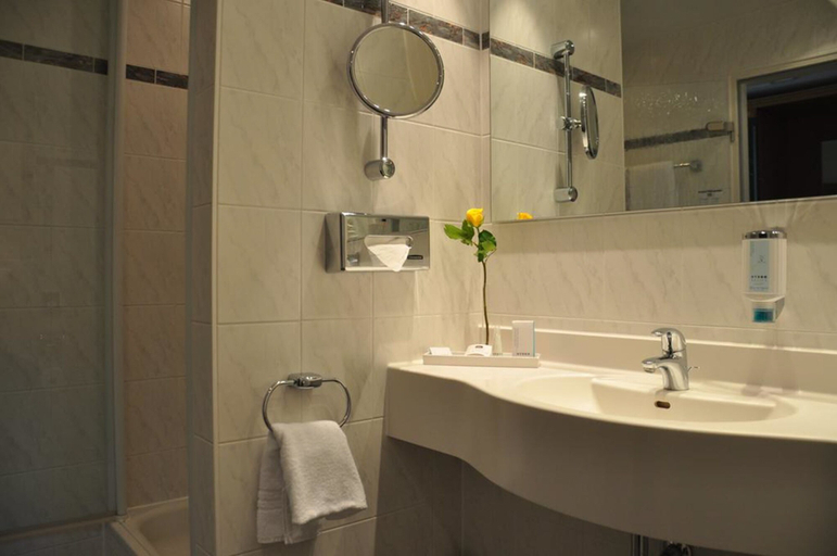 Bathroom 5, Hotel Steglitz International, Berlin