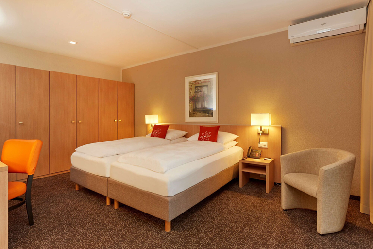 Bedroom 2, Hotel Arcadia Locarno, a Trademark Collection by Wyndham, Locarno