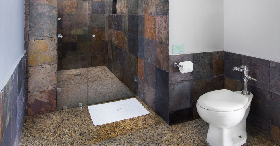 Bathroom 4, Hotel MX congreso CDMX, Trademark Collection by Wyndham, Mexico City