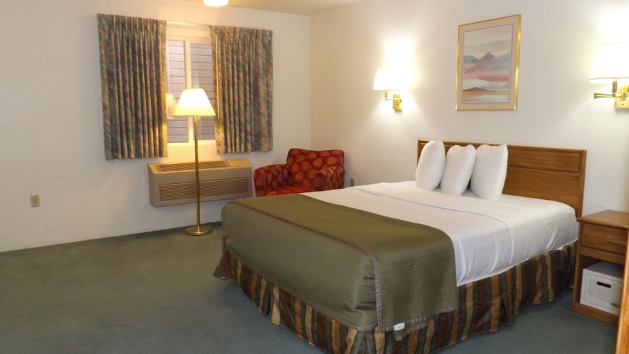 Bedroom 3, Howard Johnson by Wyndham Roseburg, Douglas