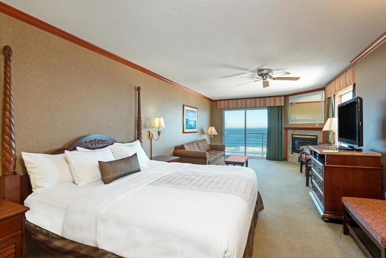 Bedroom 4, Elizabeth Oceanfront Suites, an Ascend Collection Hotel, Lincoln
