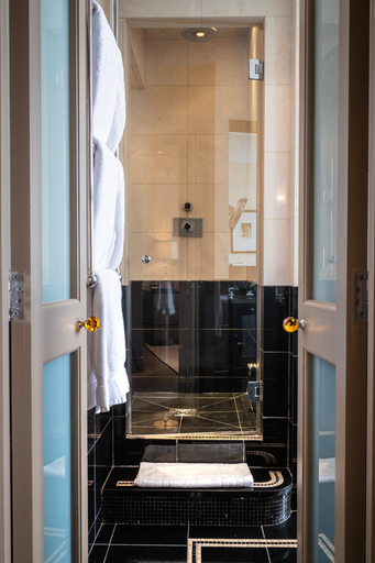 Bathroom 4, Althoff St. James's Hotel & Club London, London