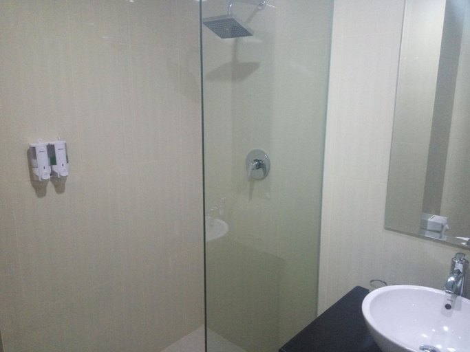 Bathroom 5, Tara Hotel Yogyakarta, Yogyakarta