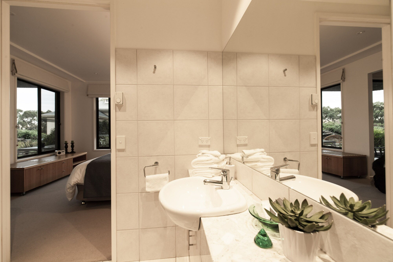 Bathroom 3, Hilltop Apartments Phillip Island - Adults Only, Bass Coast - Phillip Is.