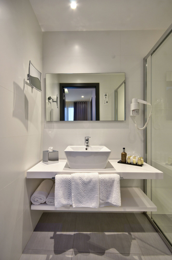 Bathroom 5, Hotel Valentina, St Julian's