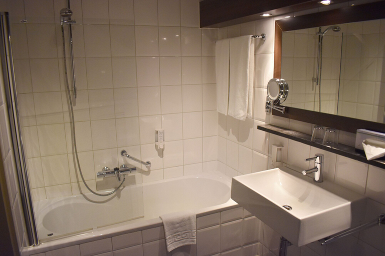 Bathroom 3, Fletcher Hotel-Restaurant Kasteel Erenstein, Kerkrade