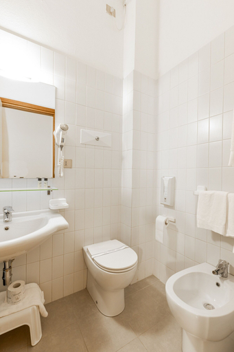 Bathroom 5, Hotel Nuova Grosseto, Grosseto