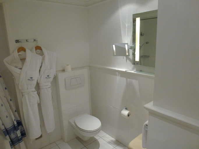 Bathroom 5, Hotel Victoria, Alpes-Maritimes