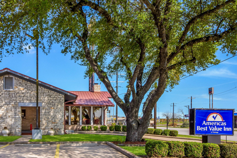 Exterior & Views 2, Americas Best Value Inn Columbus, TX, Colorado