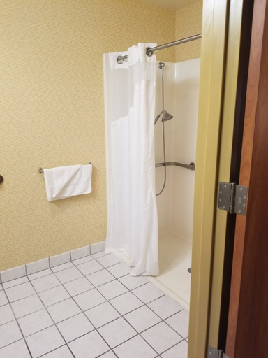 Bathroom 4, Days Inn by Wyndham Tulsa Central, Tulsa
