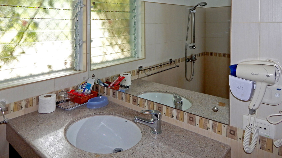 Bathroom 5, Bohol Vantage Resort, Dauis