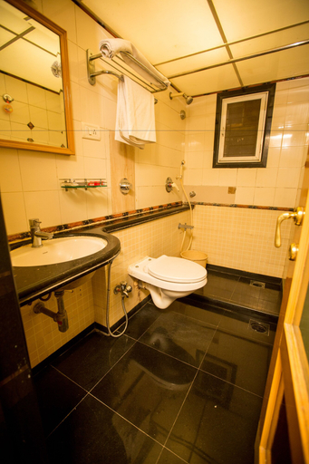 Bathroom 5, Hotel Ashwin, Mumbai Suburban