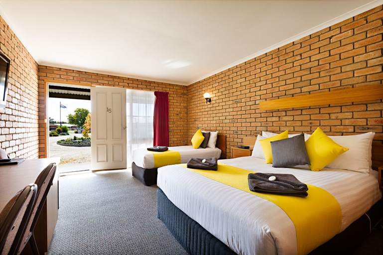 Bedroom 3, Statesman Motor Inn, Corowa