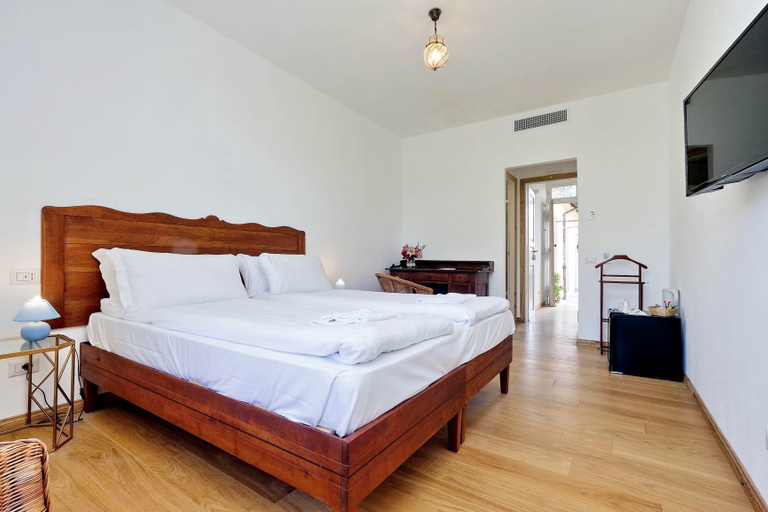 Bedroom 3, Casale Doria Pamphilj, Roma