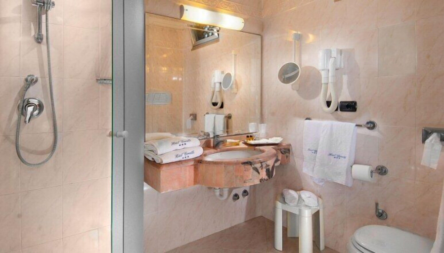 Bathroom 5, Corallo Hotel, Teramo