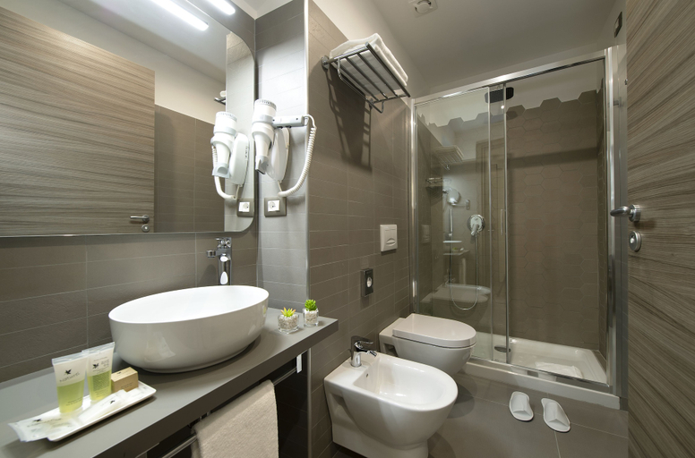 Bathroom 5, Hotel H21, Milano