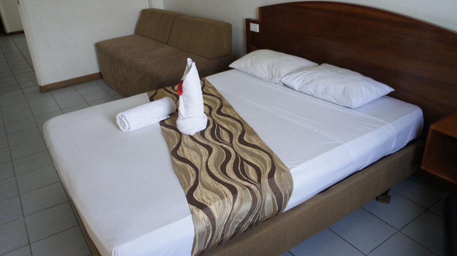 Bedroom 2, Nadi Downtown Hotel, Ba