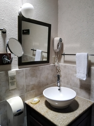Bathroom 5, Dai Nonni Hotel, ZONA 14