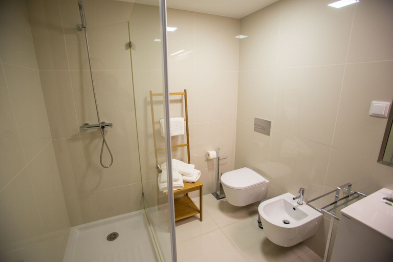 Bathroom 3, Almada Story Apartments by Porto City Hosts, Porto