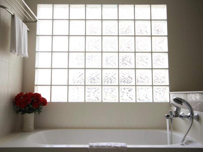 Bathroom 5, Dynasty Grande Hotel, Khlong Toey