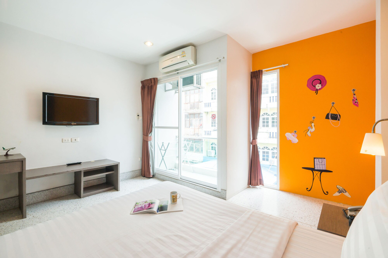 Bedroom 3, The Fifth Residence Hotel, Pathum Wan