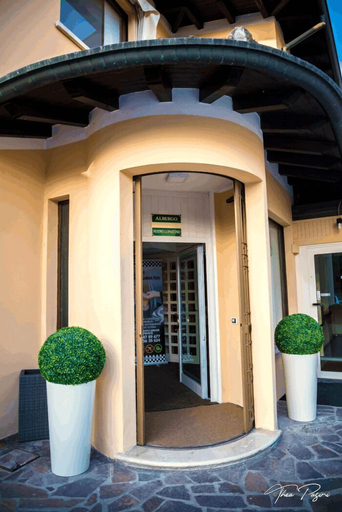 Exterior & Views 2, Hotel Lonatino, Brescia