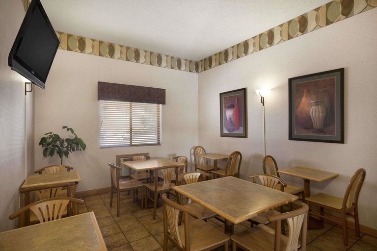 Others 5, Super 8 by Wyndham Collinsville St. Louis, Madison