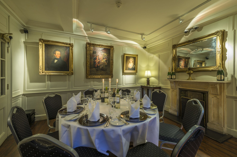 Food & Drinks 5, The White Hart Royal Hotel, Moreton-in-Marsh, Gloucestershire