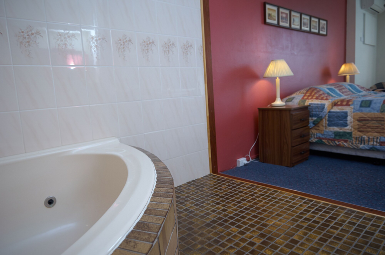 Bathroom 3, Motel Mount Gambier, Mount Gambier